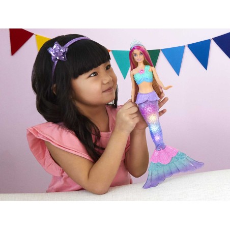 barbie-dreamtopia-sirena-luci-scintillanti-bambola-bionda-con-coda-che-si-illumina-attivano-acqua-e-capelli-ciocche-rosa-4.jpg