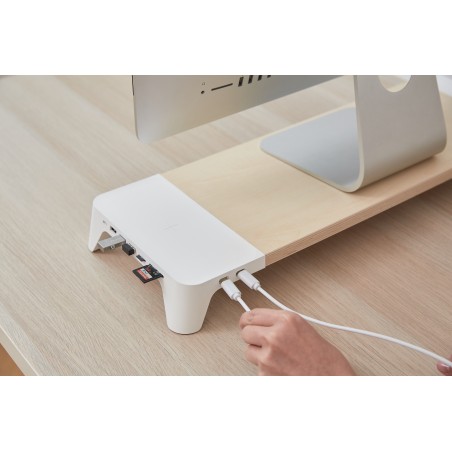 pout-3-in-1-wooden-monitor-stand-hub-with-fast-wireless-charging-pad-eyes-8-armadietto-per-laptop-14.jpg