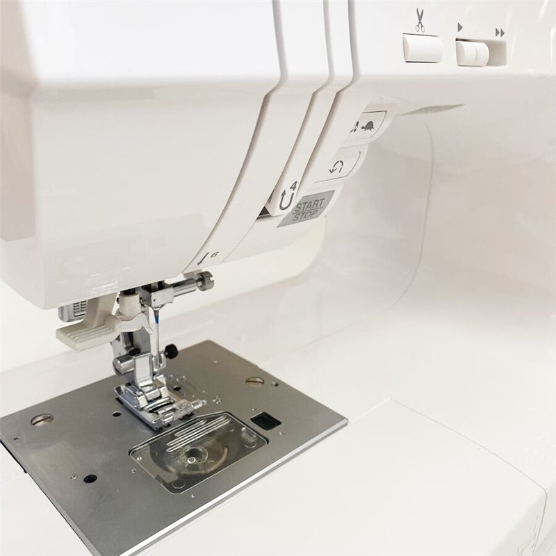 Singer 9960 Quantum Stylist sewing machine  white